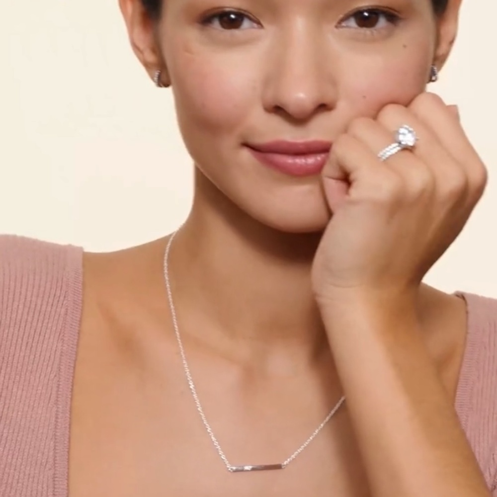 ❤️NWT Silver Diamond Bar Necklace